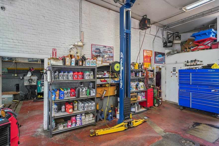 More Photos Of 11410 N Shore Dr, Reston Service Station For Sale