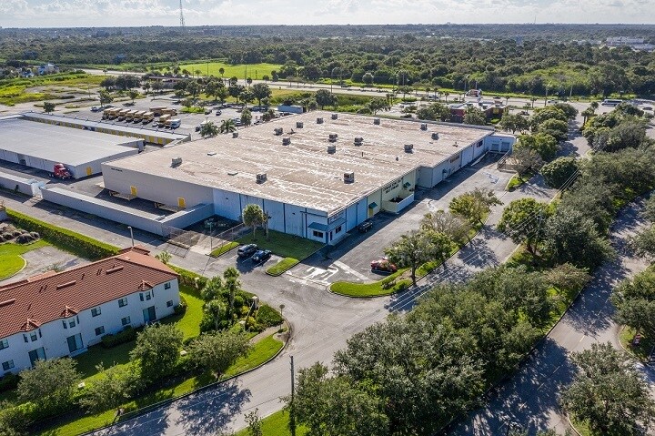 More Photos Of 4892 Okeechobee Rd, Fort Pierce Self Storage For Lease