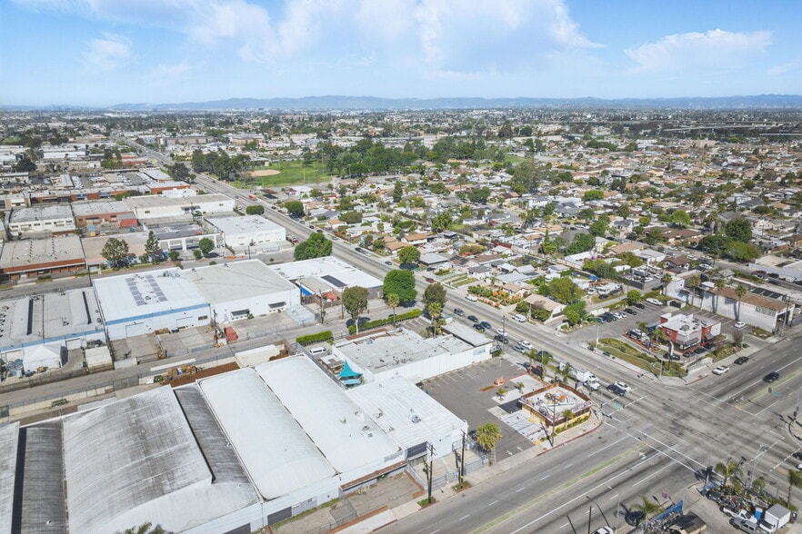 More Photos Of 12819 Main St, Los Angeles Warehouse For Sale