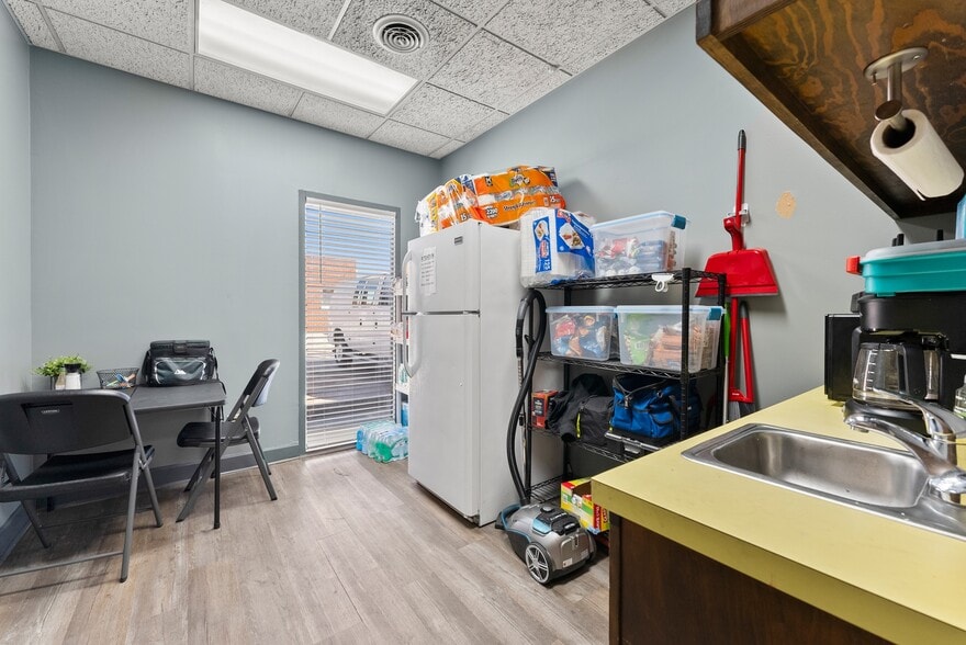 More Photos Of 636 Industrial Blvd, Gainesville Warehouse For Sale