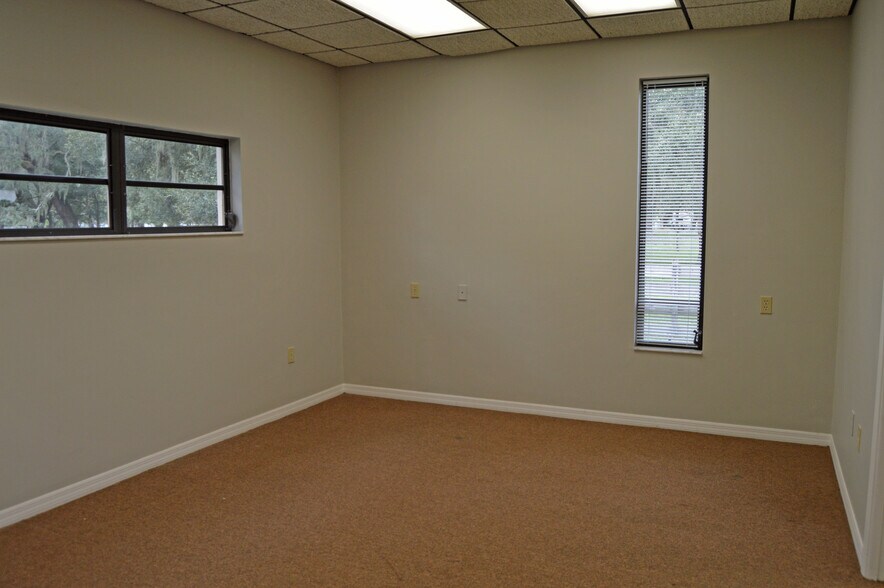 More Photos Of 4416 S US 301, Bushnell Medical For Sale