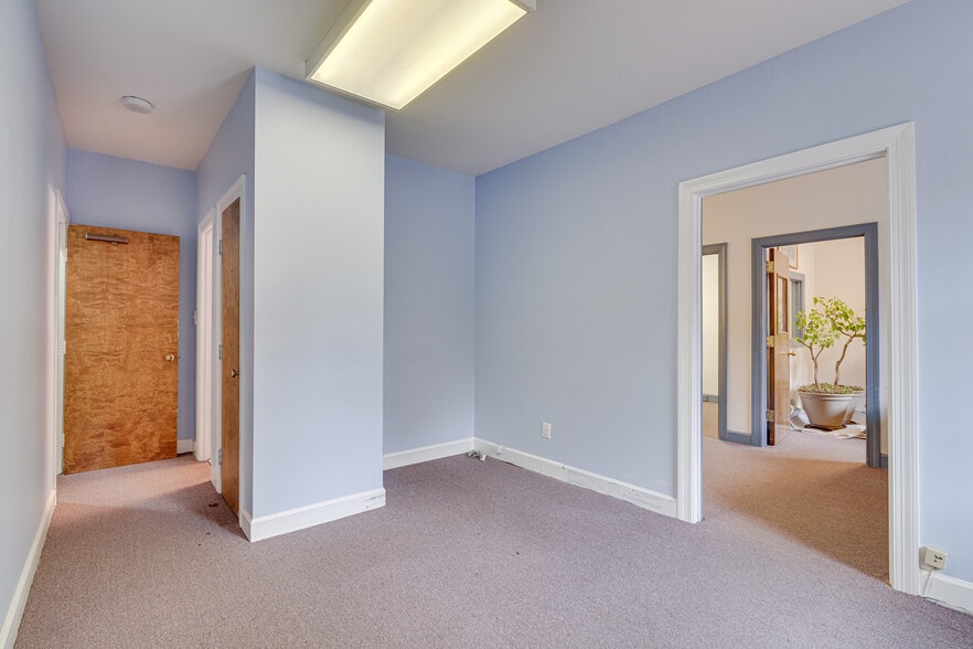 More Photos Of 217 N Washington St, Alexandria Office Residential For Sale