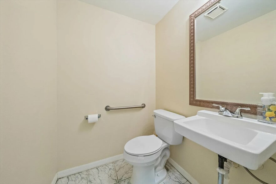 More Photos Of 3900 Clark Rd, Sarasota Medical For Sale