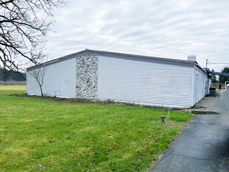 More Photos Of 810 17 Mile Rd NE, Cedar Springs Freestanding For Sale