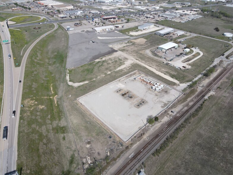 More Photos Of 112 E Industrial Blvd, Cleburne Warehouse For Sale