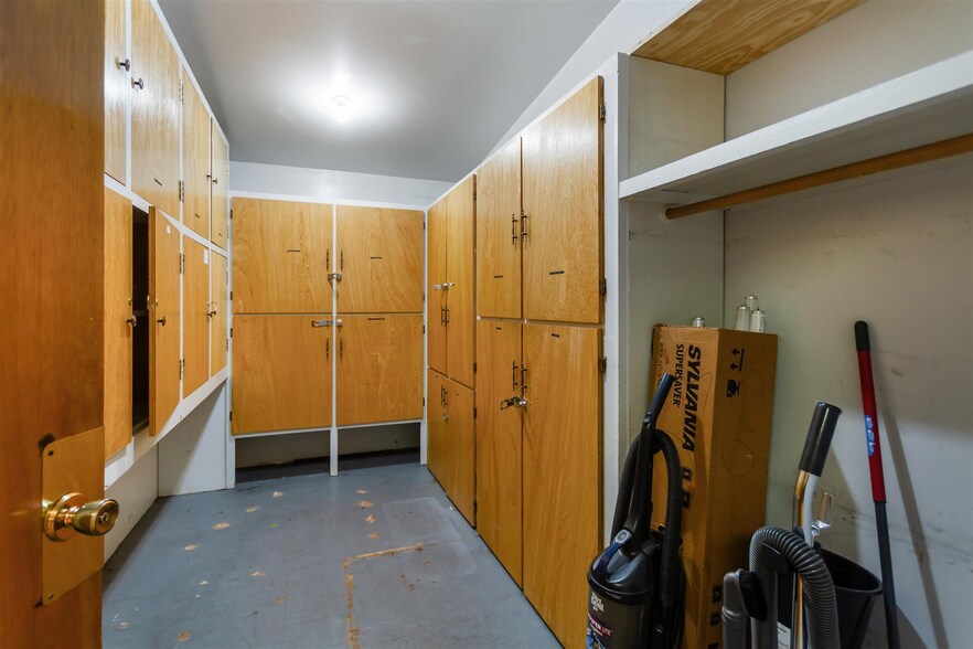More Photos Of 33860 Pine st, Abbotsford Flex For Sale