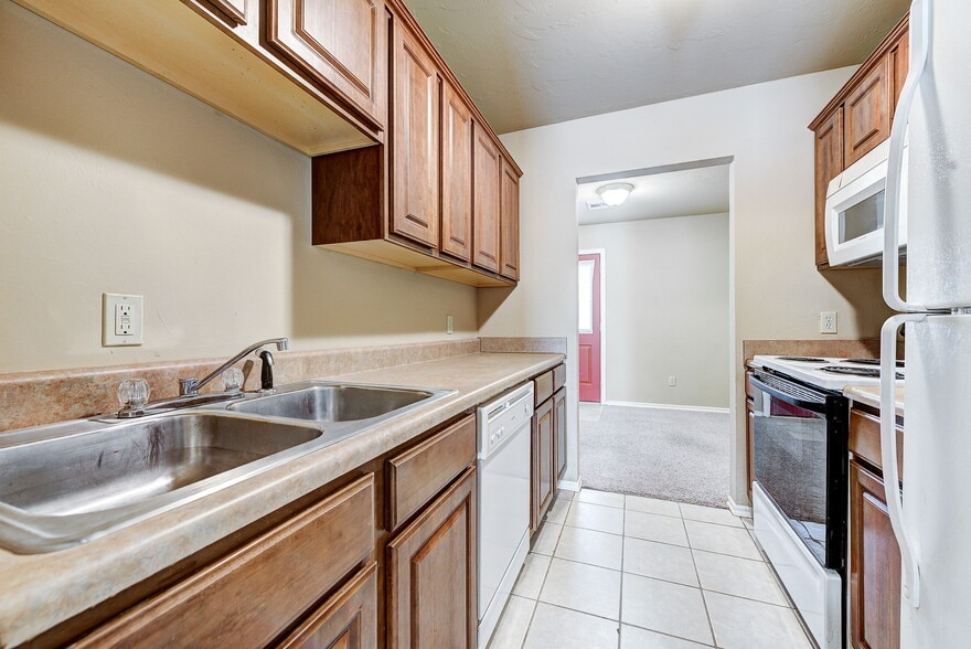 More Photos Of 713 S Locust St, Guthrie Apartments For Sale