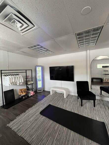 More Photos Of 400 E St Elmo Rd, Austin Unknown For Lease