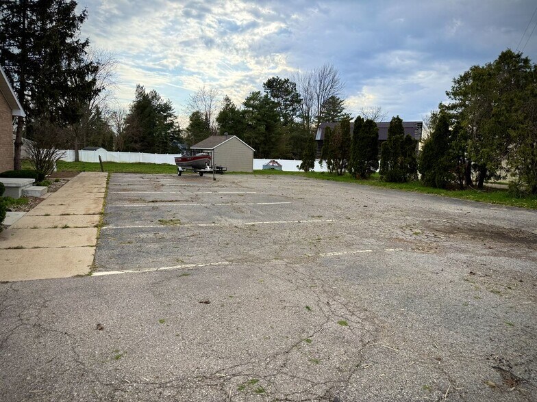 More Photos Of 923 N Oakland St, Saint Johns Medical For Lease