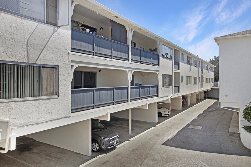 More Photos Of 1920 Latham St, Mountain View Apartments For Sale