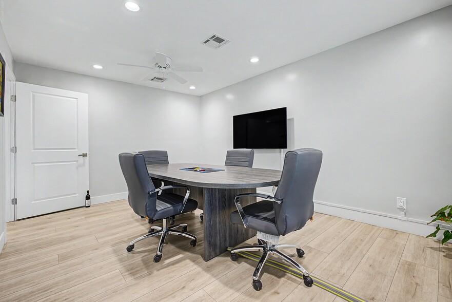 More Photos Of 6470 W Desert Inn Rd, Las Vegas Medical For Sale