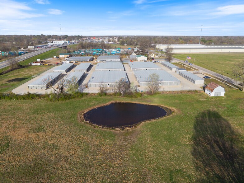 More Photos Of 1110 E Kenwood St, Siloam Springs Self Storage For Lease