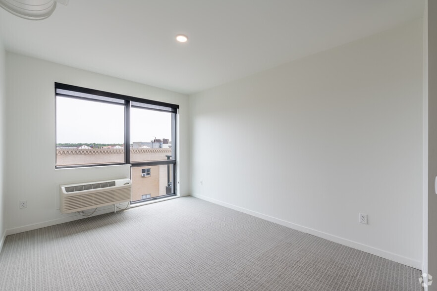 More Photos Of 747 Hampden Ave, Saint Paul Apartments For Sale