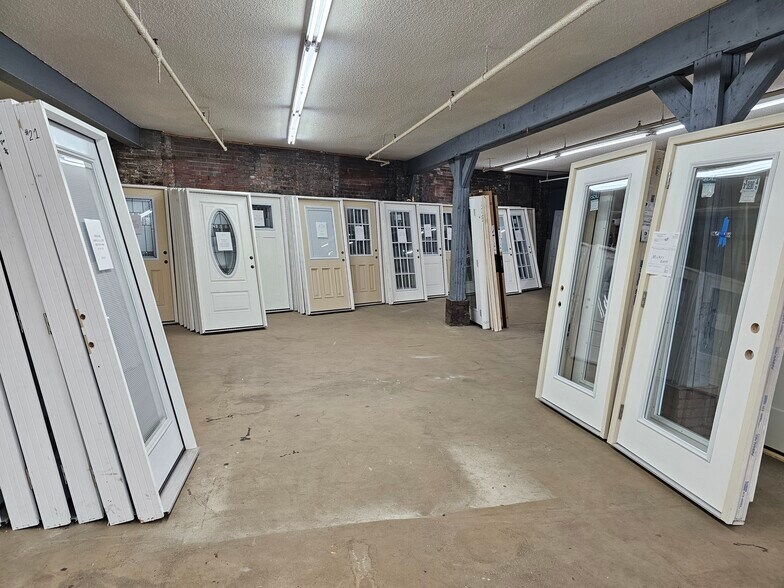 More Photos Of 1087 Sycamore St, Bristol Office For Sale