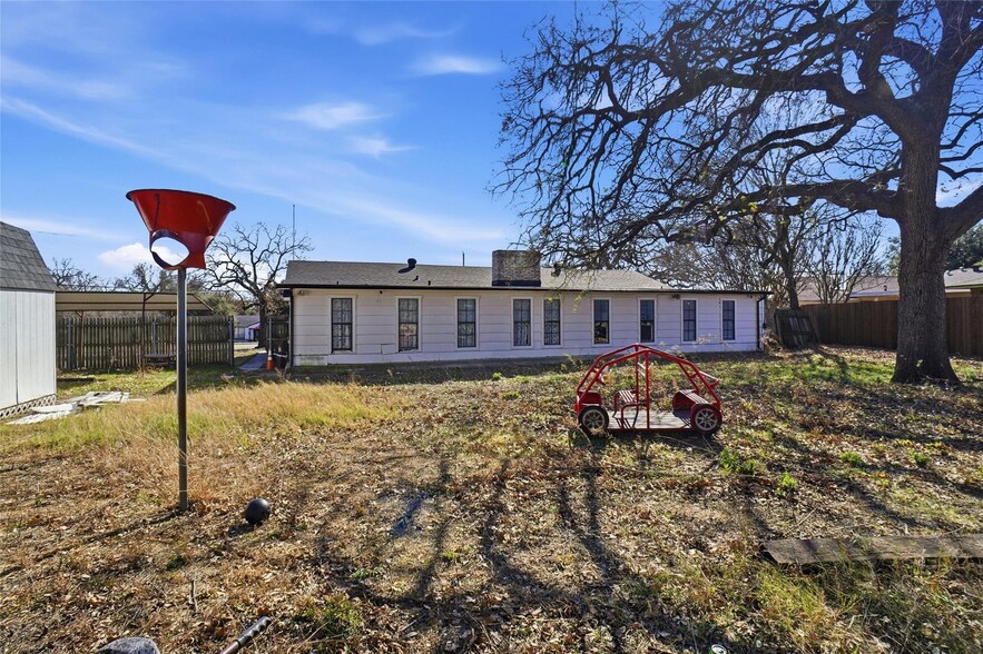 More Photos Of 2105-2107 W Shady Grove Rd, Irving Daycare Center For Sale