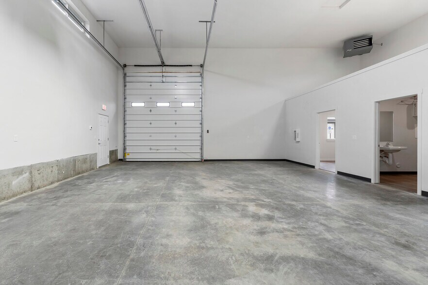 More Photos Of 3493 W Daugharty Loop, Hayden Industrial For Lease