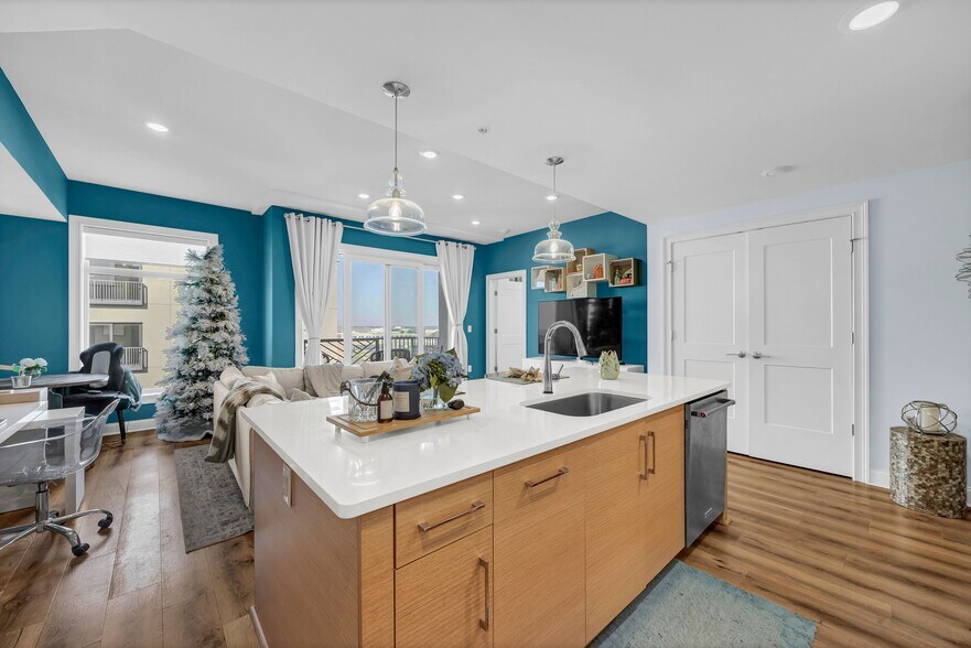 More Photos Of 240 N Water St, Wilmington Specialty For Sale