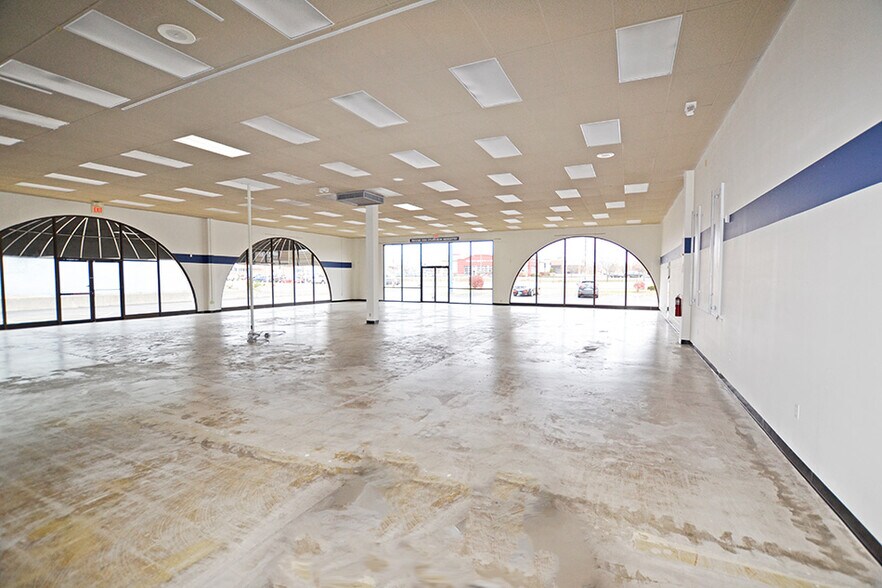More Photos Of 10 Lincoln Hwy, Fairview Heights Freestanding For Lease