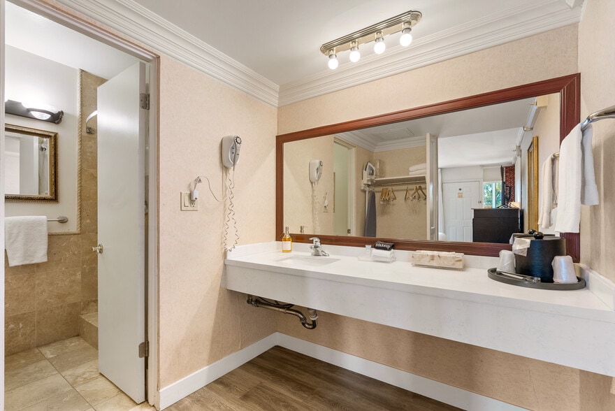 More Photos Of 690-696 South Coast Highway, Laguna Beach Hotel For Sale