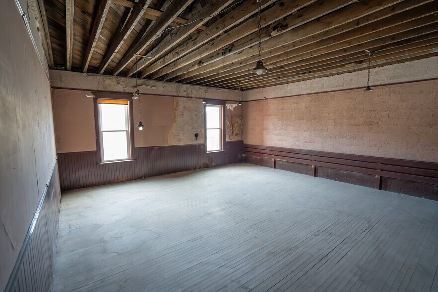 More Photos Of 433 Main St, Frankfort General Retail For Sale