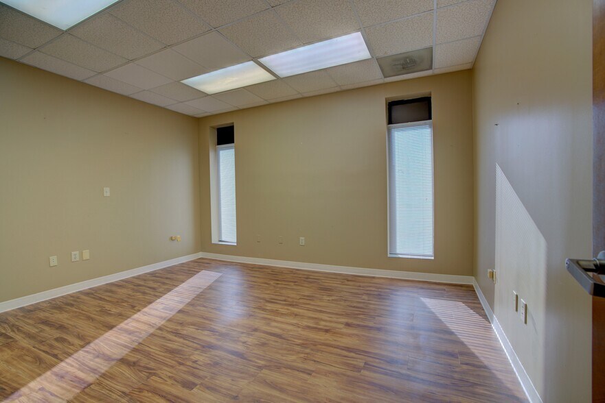 More Photos Of 315 W 10th St, Rome Medical For Sale