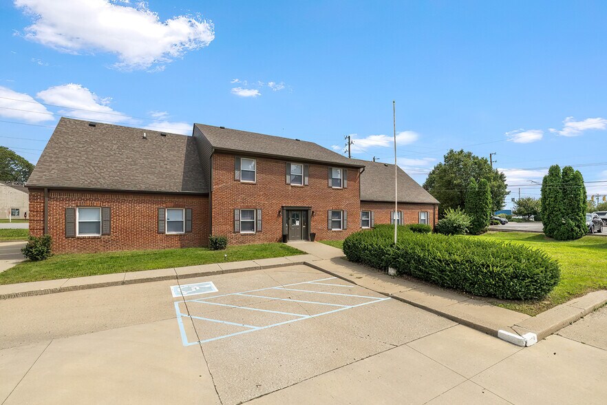 More Photos Of 1026 N Mitthoeffer Rd, Indianapolis Office For Sale