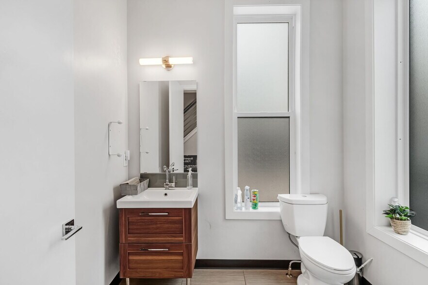 More Photos Of 3132 Federal Blvd, Denver Office For Sale