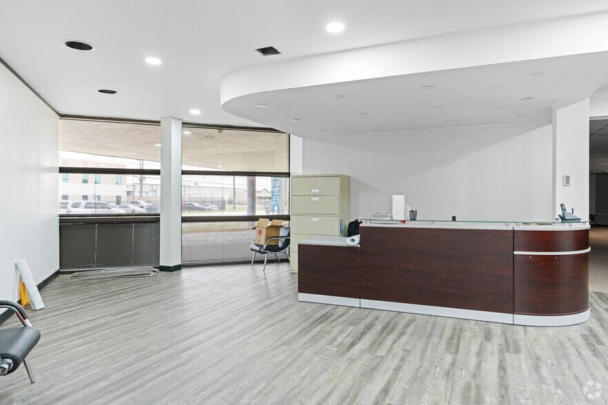 More Photos Of 11302 Tanner Rd, Houston Office For Sale