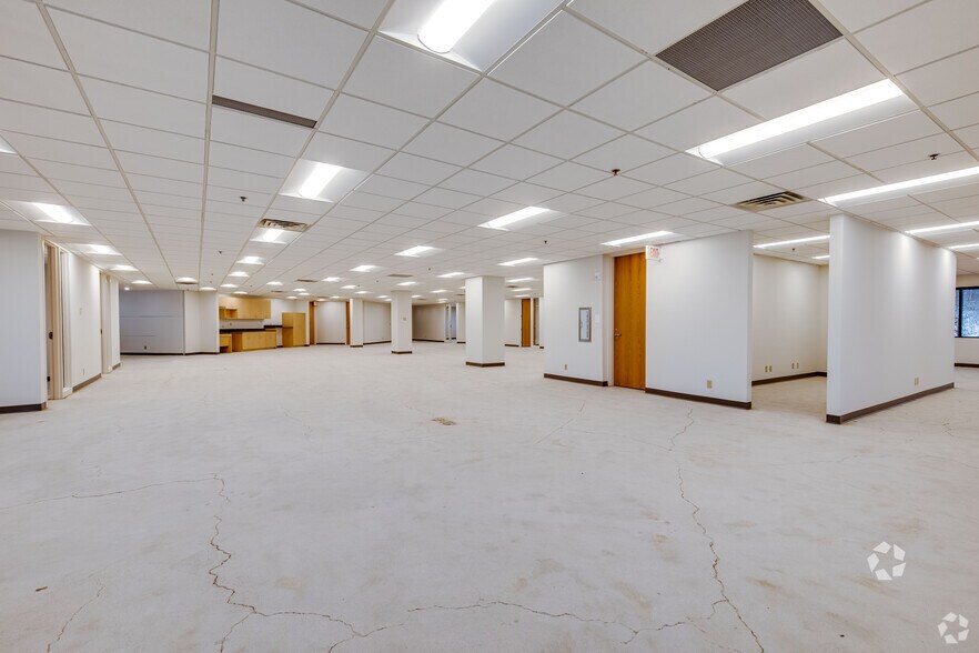 More Photos Of 1300 NE Godward St, Minneapolis Office For Lease