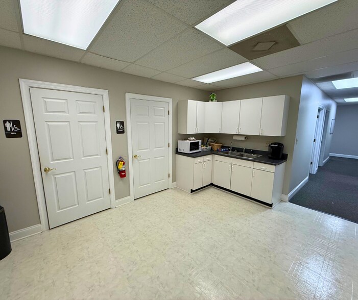 More Photos Of 206 Hillstone Dr, Jamestown Office For Lease