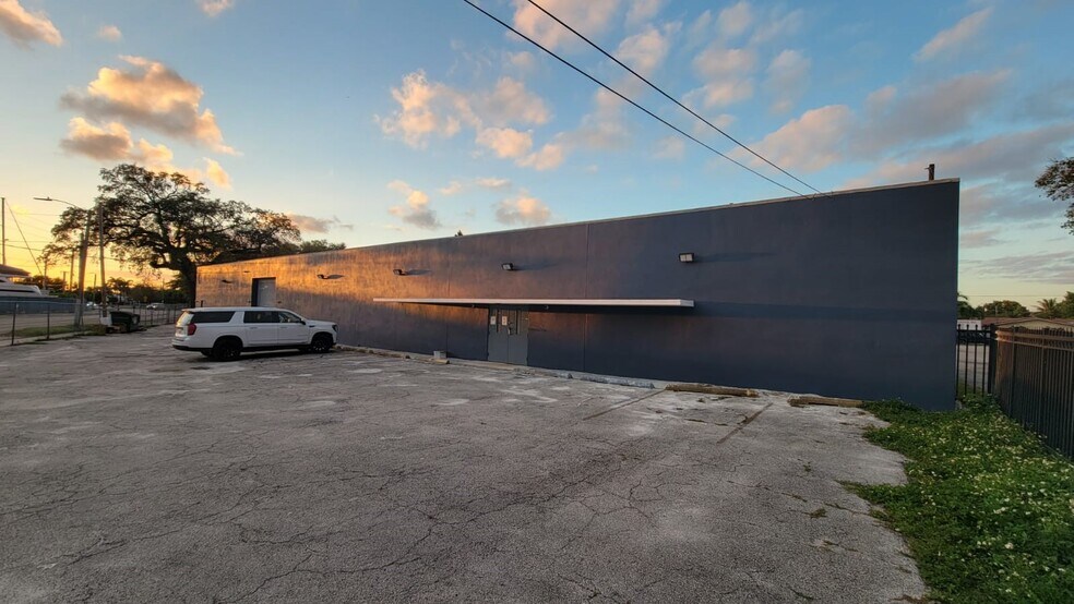 Primary Photo Of 1871 NW North River Dr, Miami Service For Sale
