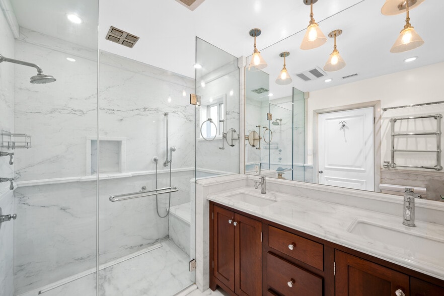 More Photos Of 803 S Sycamore Ave, Los Angeles Multifamily For Sale