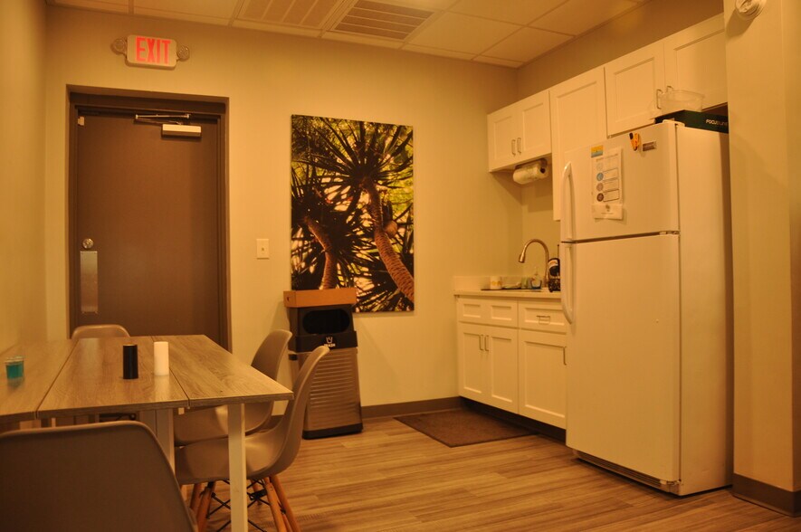 More Photos Of 917 Commerce Cir, Hanahan Warehouse For Sale