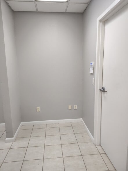 More Photos Of 2721 Vista Pky, West Palm Beach Light Manufacturing For Lease