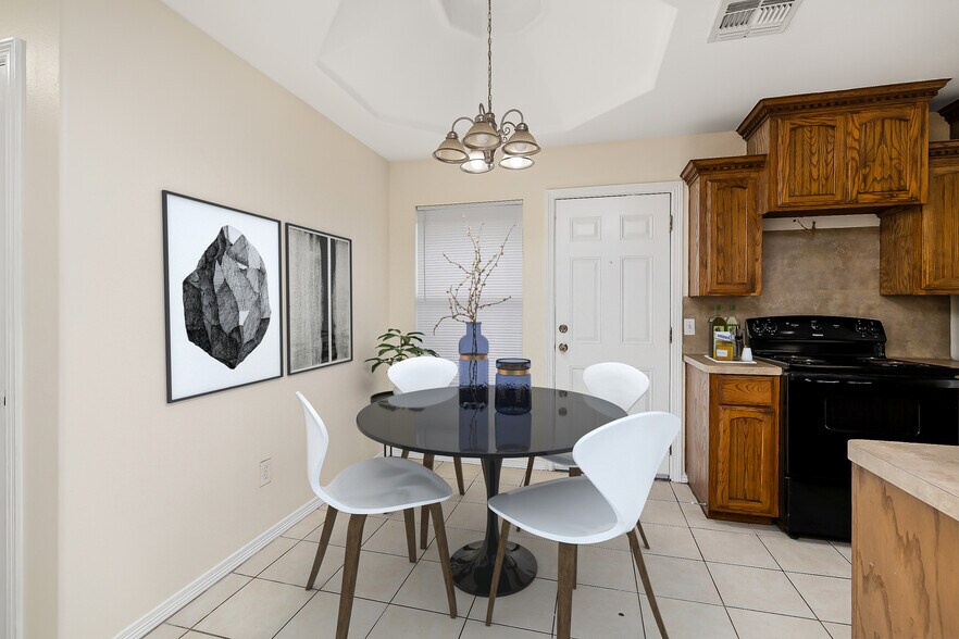 More Photos Of 3115 E Diamondhead Ave, Alton Multifamily For Sale