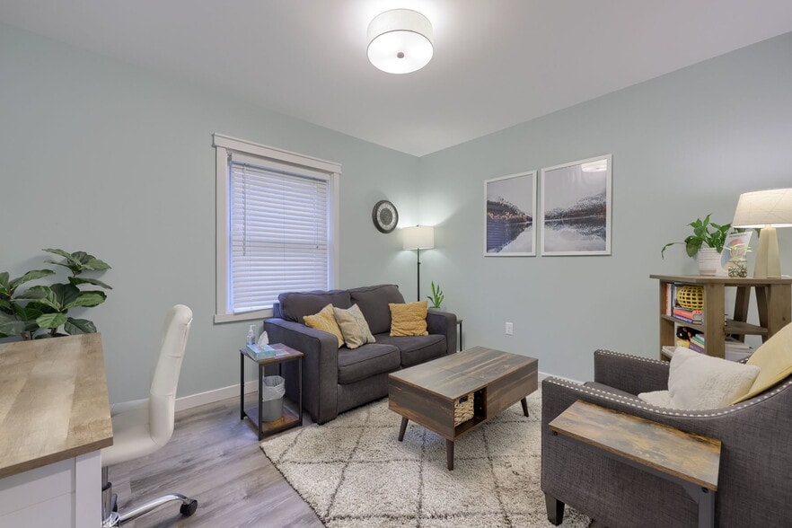 More Photos Of 825 Eden Rd, Lancaster Medical For Sale