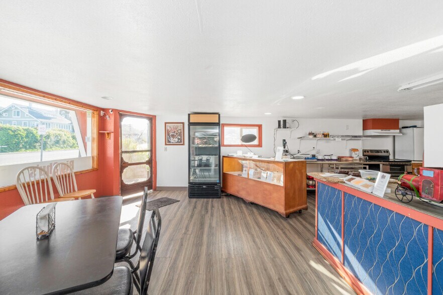 More Photos Of 235 Garibaldi Ave, Garibaldi General Retail For Sale