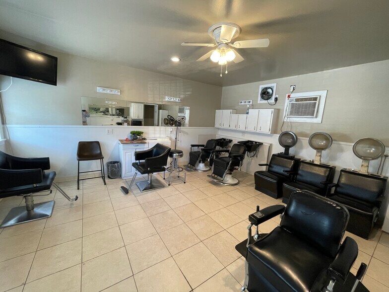 More Photos Of 148 1/2 Cannon St, Charleston Storefront Retail Office For Sale
