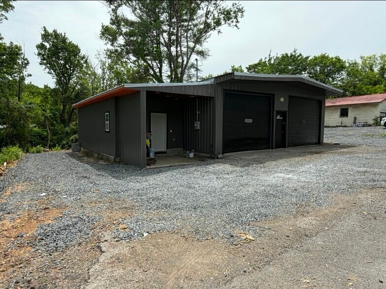 More Photos Of 115 Hill St SE, Cleveland Warehouse For Lease