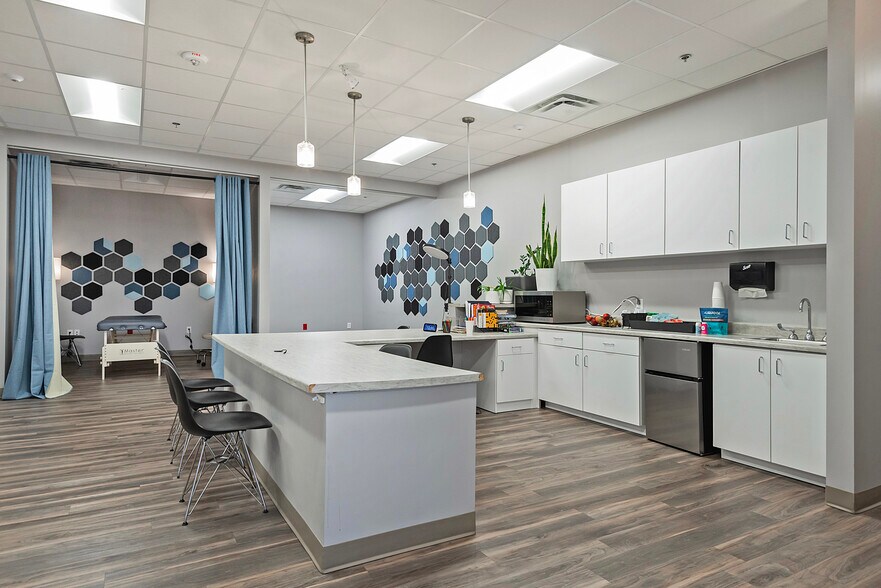 More Photos Of 320 W River Park Dr, Provo Medical For Sale