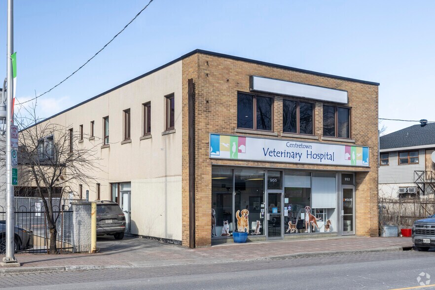 Primary Photo Of 955 Somerset St W, Ottawa Veterinarian Kennel For Lease