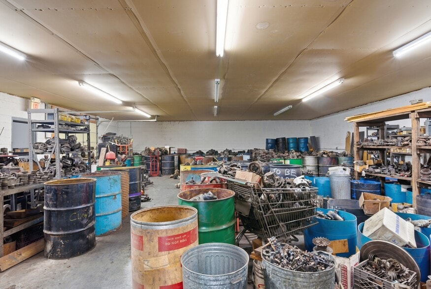 More Photos Of 2604 E Apache St, Tulsa Auto Repair For Sale