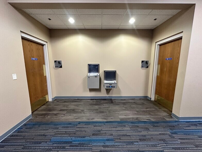 More Photos Of 1961 Premier Dr, Mankato Office For Lease