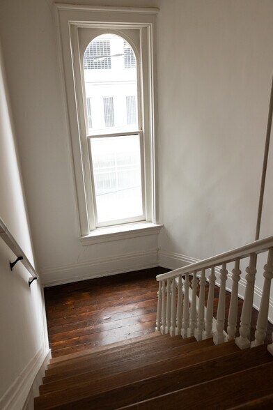 More Photos Of 401-403 Scott Blvd, Covington Storefront Retail Residential For Lease