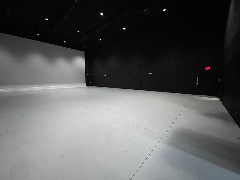 More Photos Of 1700 35th St, Orlando Warehouse For Lease