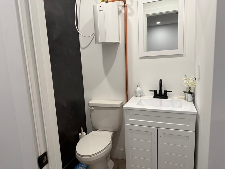More Photos Of 555 Spring Creek Rd, Montrose General Retail For Sale