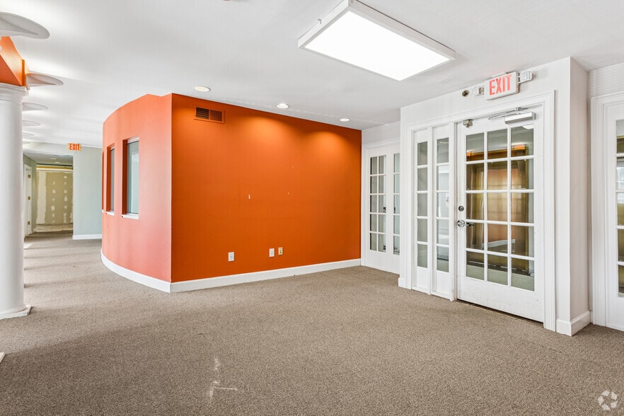 More Photos Of 1708 Peachtree St NW, Atlanta Medical For Sale