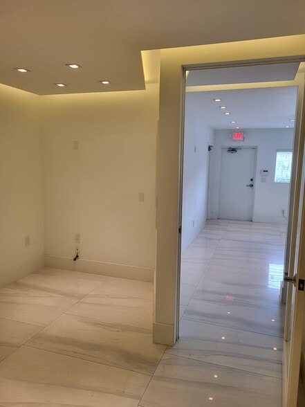 More Photos Of 8238-8270 NW South River Dr, Miami Industrial For Lease