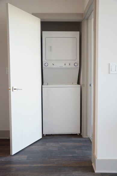 More Photos Of 2310 N Oakland Ave, Milwaukee Apartments For Lease