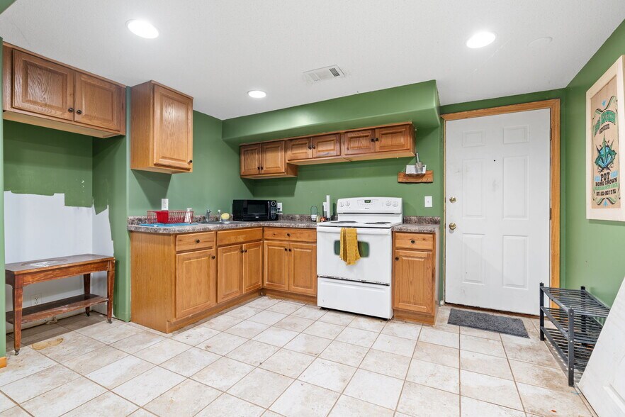 More Photos Of 38804 8th Ave, North Branch Office Residential For Sale